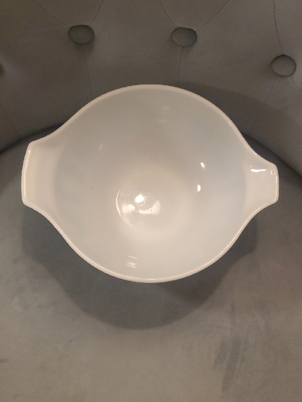 Pyrex White Milk Glass Mixing Bowl with Teal Country Couple Pattern - Picture 2 of 7